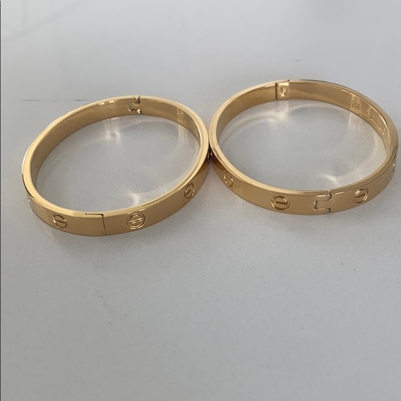 Two C A RT I E R inspired love bracelets in gold - Picture 4 of 8